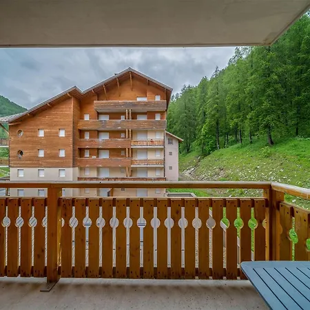 Cozy With Communal Pool *