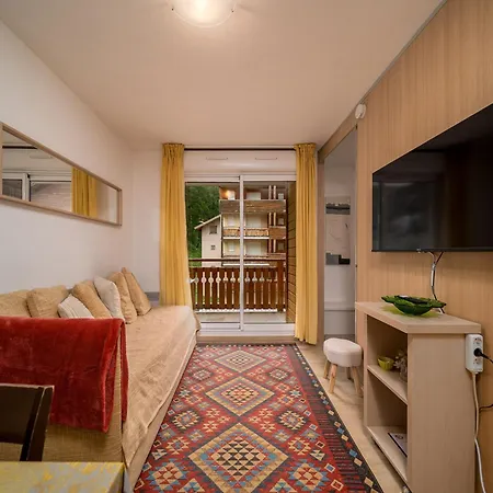 Apartman Cozy With Communal Pool