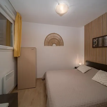 Cozy With Communal Pool * Allos