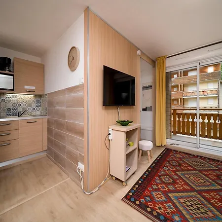 Cozy With Communal Pool *