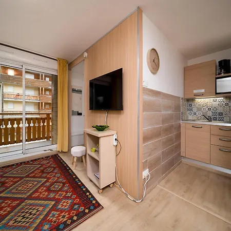 Cozy With Communal Pool Apartman